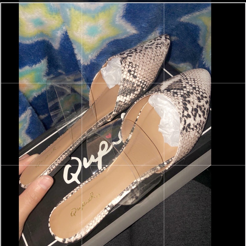 Akira faux leather snake print flats NWT